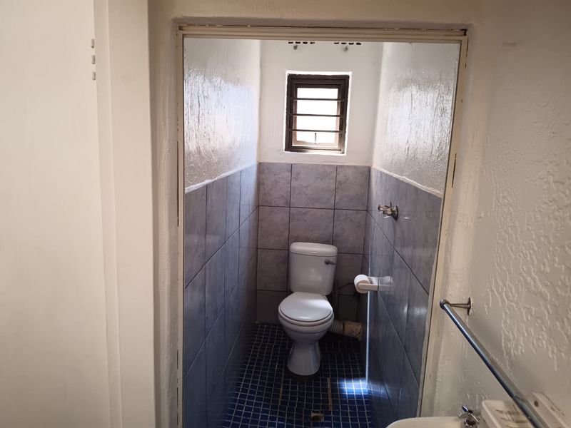 4-BEDROOM HOME WITH SPARKLING POOL & SEPARATE COTTAGE IN ALAN MANOR – FOR SALE! - Photo 8