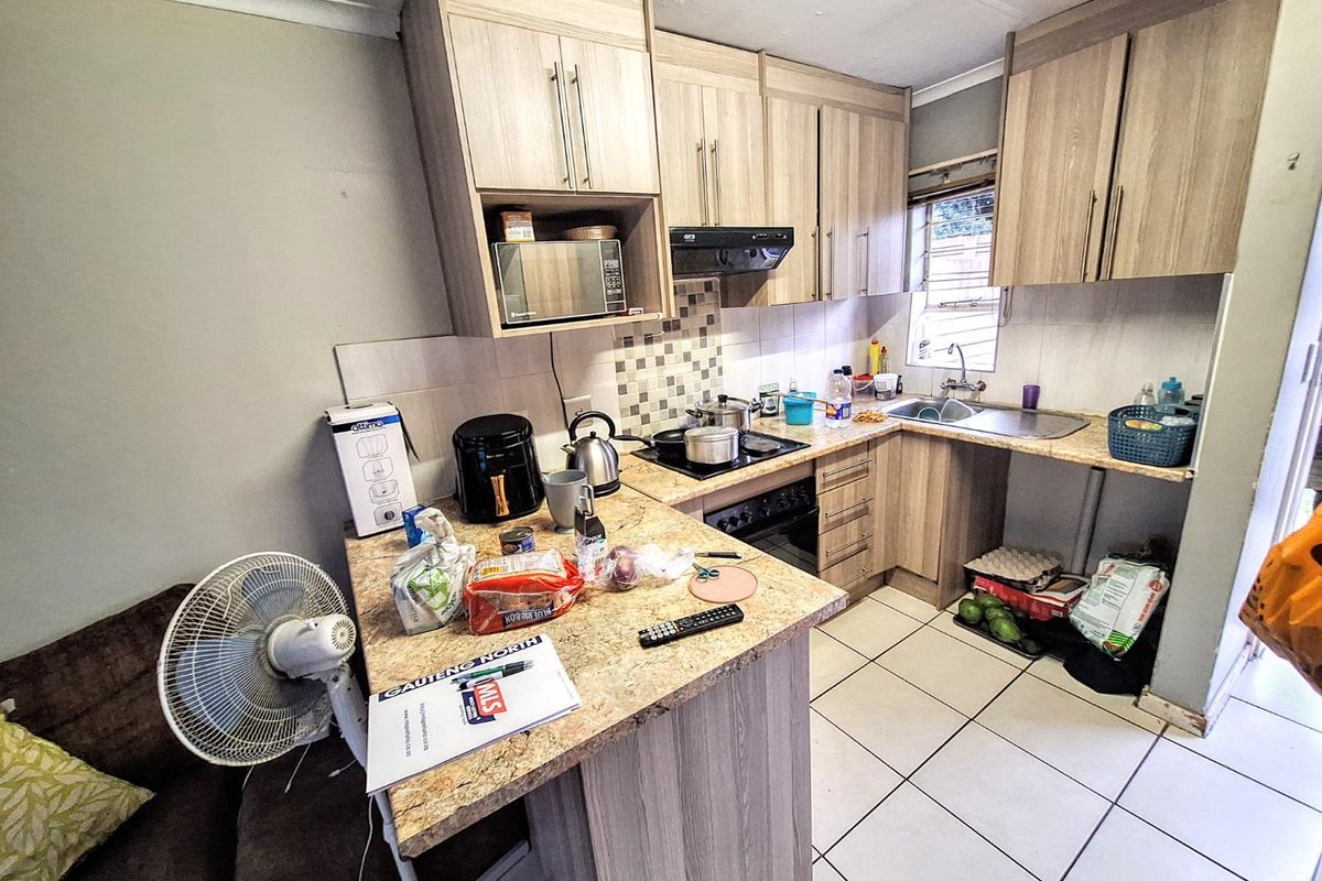 Cozy and Secure 2-Bedroom Retreat in The Orchards, Akasia - Photo 2