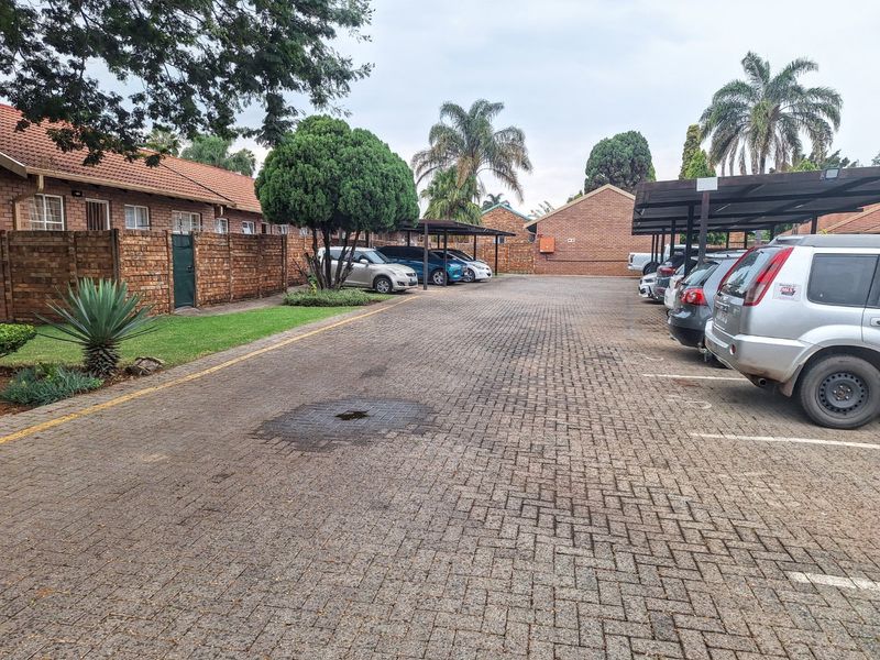 Cozy and Secure 2-Bedroom Retreat in The Orchards, Akasia - Photo 10