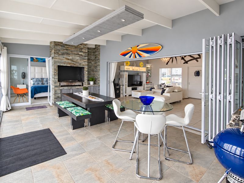 Exclusive Waterfront Living in Marina Martinique - Photo 7