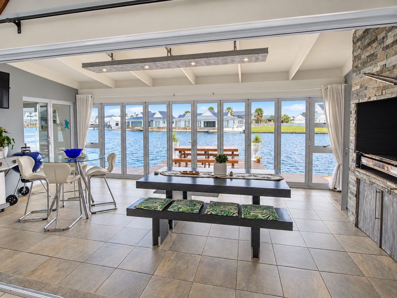 Exclusive Waterfront Living in Marina Martinique - Photo 6