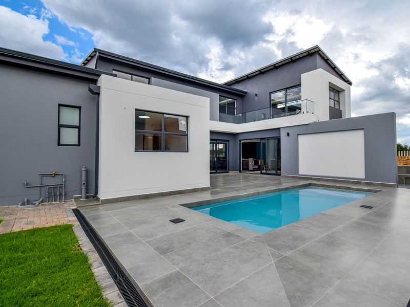 Elegant Family Living in Prestigious Midstream Heights - Photo 5