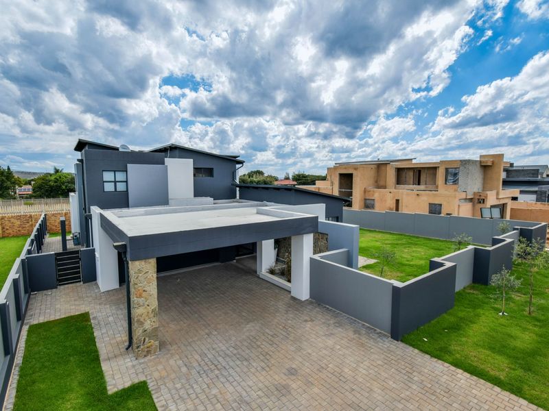 Elegant Family Living in Prestigious Midstream Heights - Photo 6