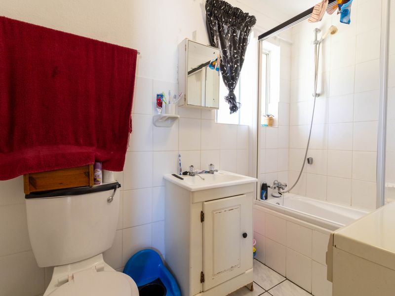 Three Bedroom Ground Floor Apartment in Hermanus - Photo 10