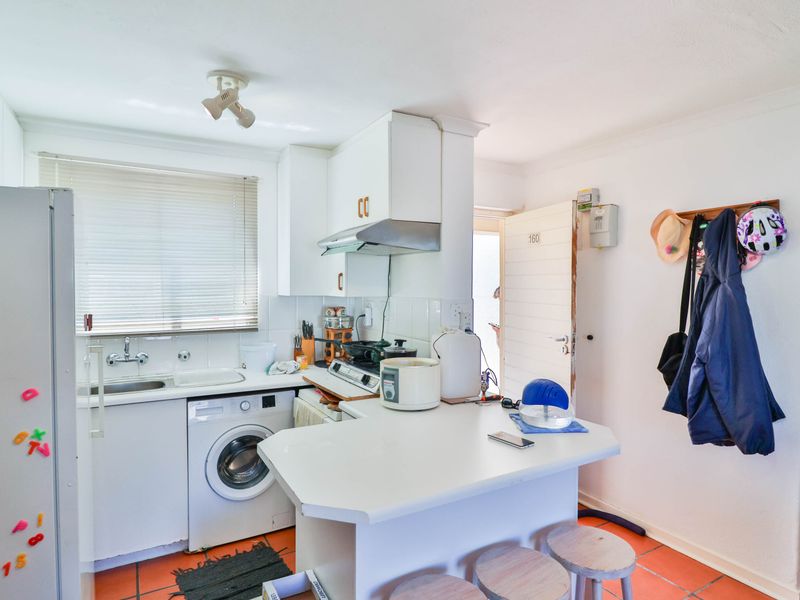Three Bedroom Ground Floor Apartment in Hermanus - Photo 7