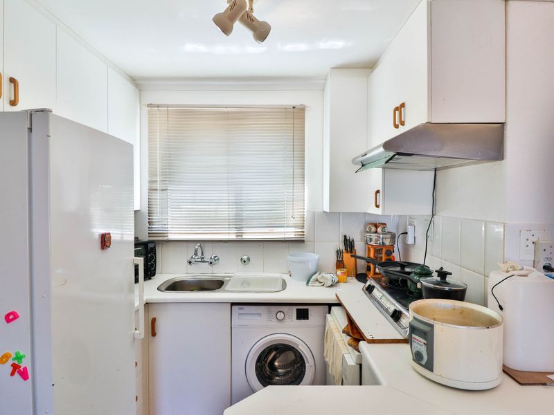 Three Bedroom Ground Floor Apartment in Hermanus - Photo 6