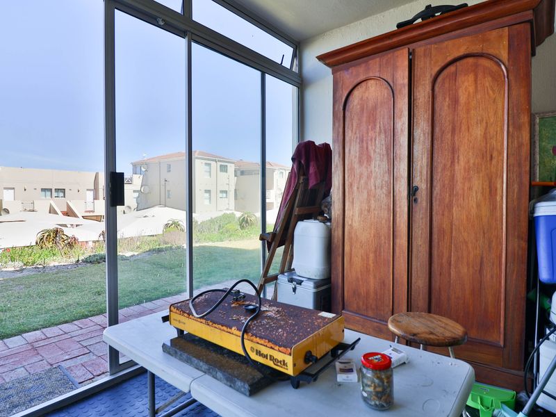 Three Bedroom Ground Floor Apartment in Hermanus - Photo 2