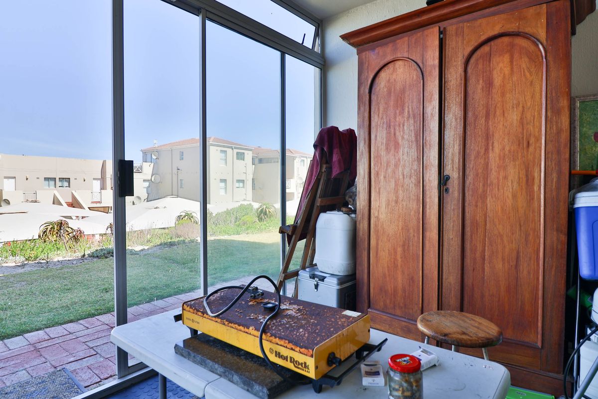 Three Bedroom Ground Floor Apartment in Hermanus - Photo 2