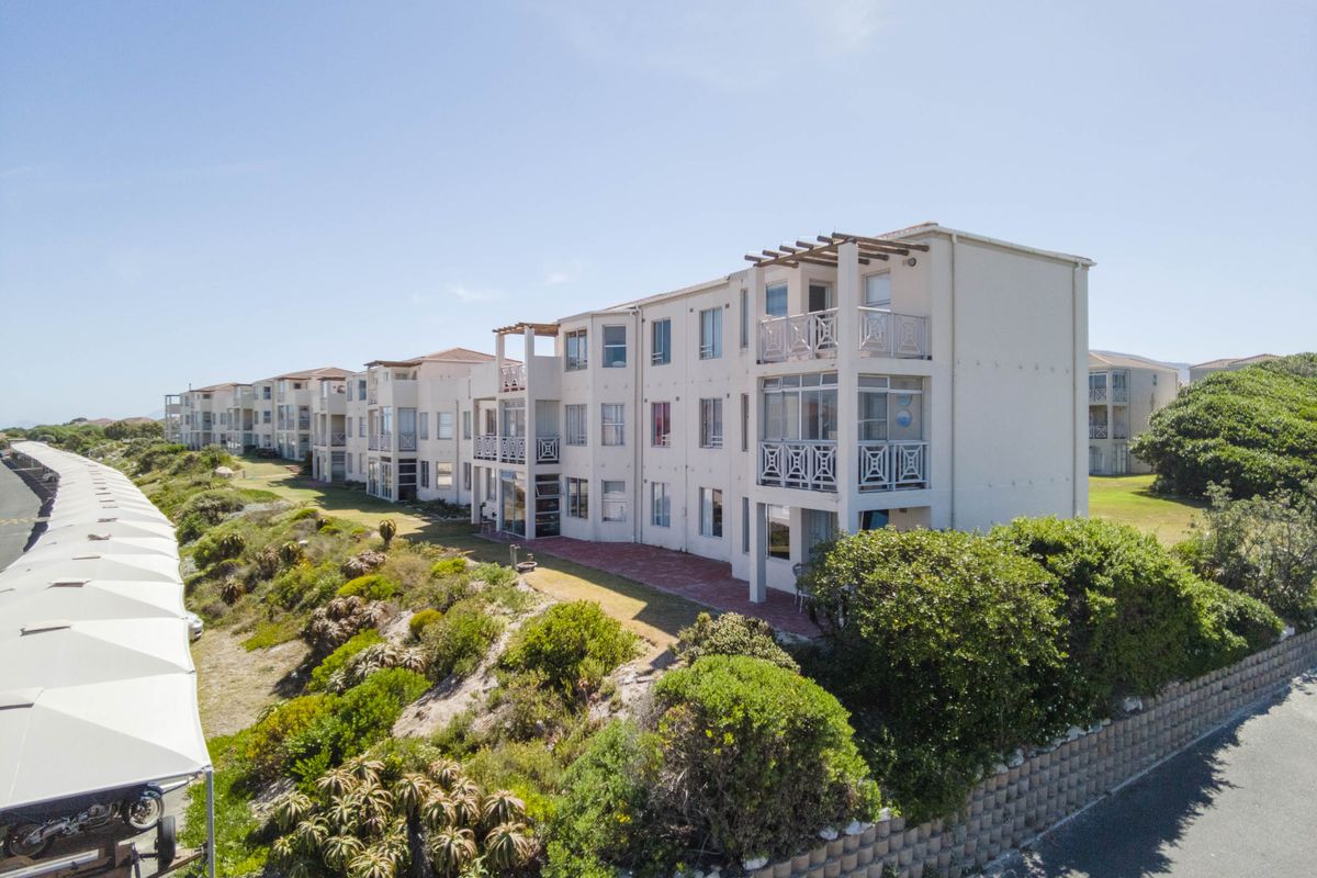 Three Bedroom Ground Floor Apartment in Hermanus - Photo 3