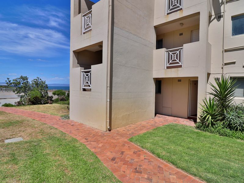 Three Bedroom Ground Floor Apartment in Hermanus - Photo 4