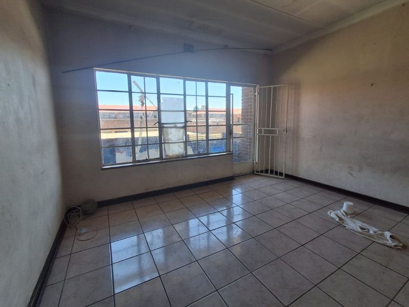 2-Bedroom Apartment with Garage | Germiston - Photo 2