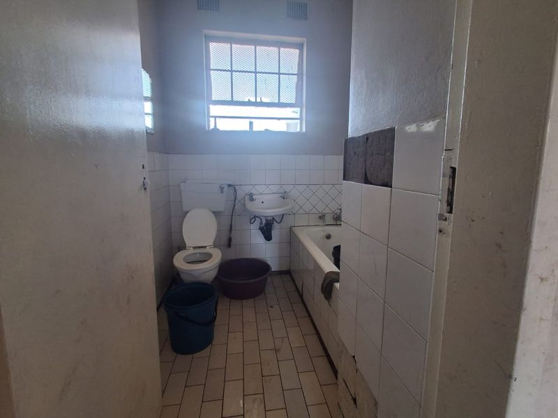 2-Bedroom Apartment with Garage | Germiston - Photo 8