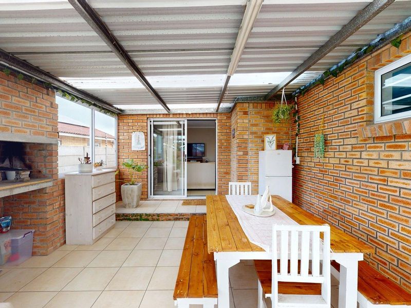 NEW RELEASE R1,380,000 | Charming Face Brick Duet in Pinelands - Photo 4