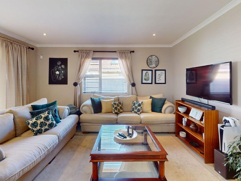 NEW RELEASE R1,380,000 | Charming Face Brick Duet in Pinelands - Photo 7