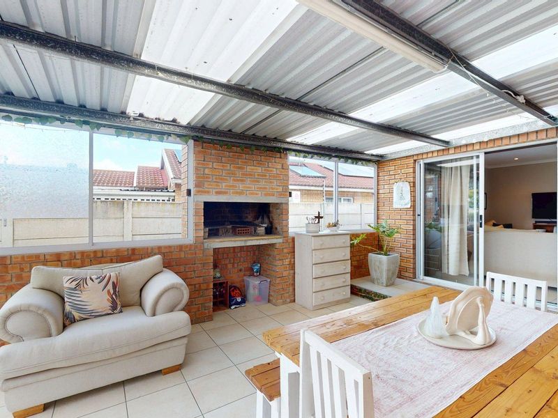NEW RELEASE R1,380,000 | Charming Face Brick Duet in Pinelands - Photo 5