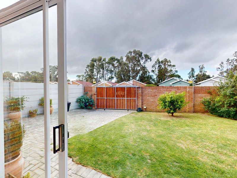 NEW RELEASE R1,380,000 | Charming Face Brick Duet in Pinelands - Photo 2