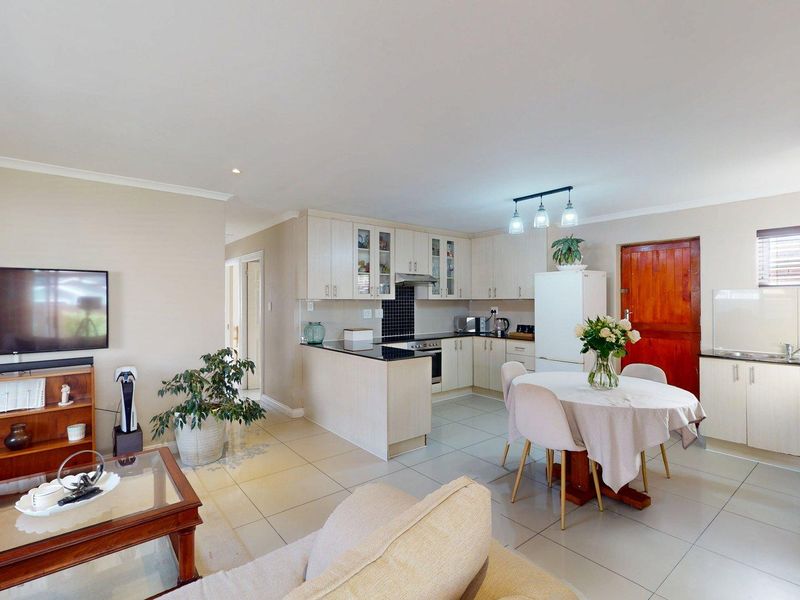 NEW RELEASE R1,380,000 | Charming Face Brick Duet in Pinelands - Photo 9