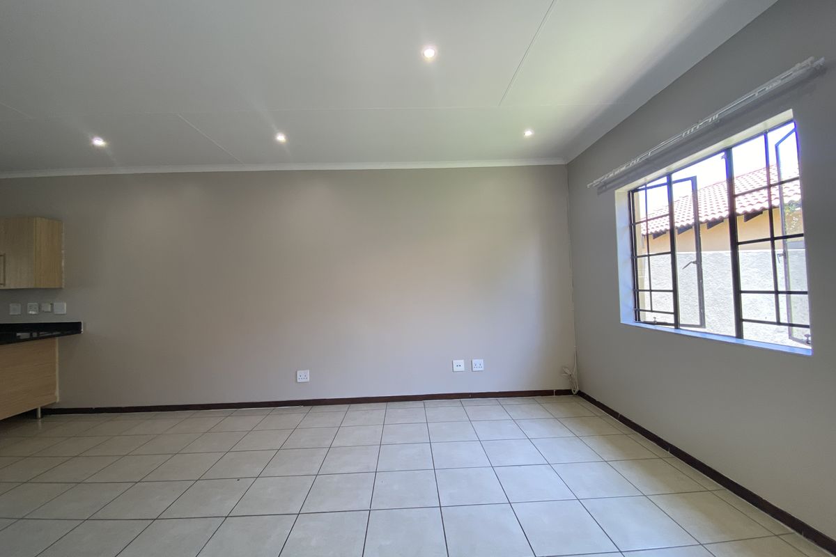 Stunning Three Bedroom Home In A Beautiful Estate - Photo 3