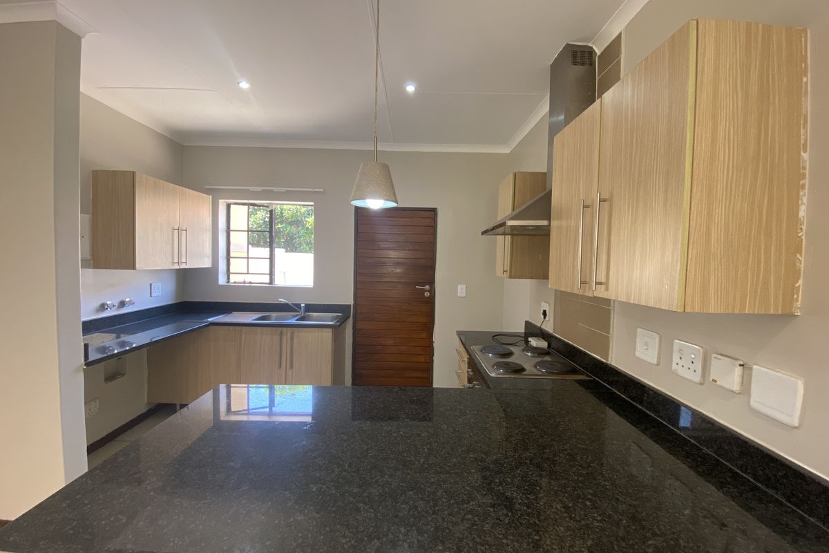 Stunning Three Bedroom Home In A Beautiful Estate - Photo 5