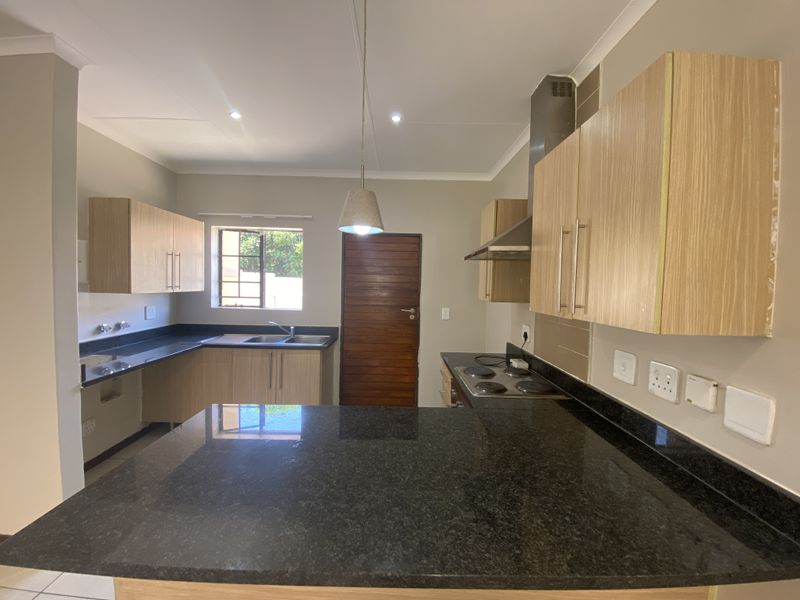 Stunning Three Bedroom Home In A Beautiful Estate - Photo 5