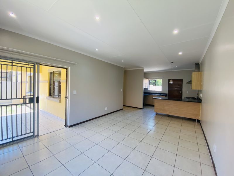 Stunning Three Bedroom Home In A Beautiful Estate - Photo 2