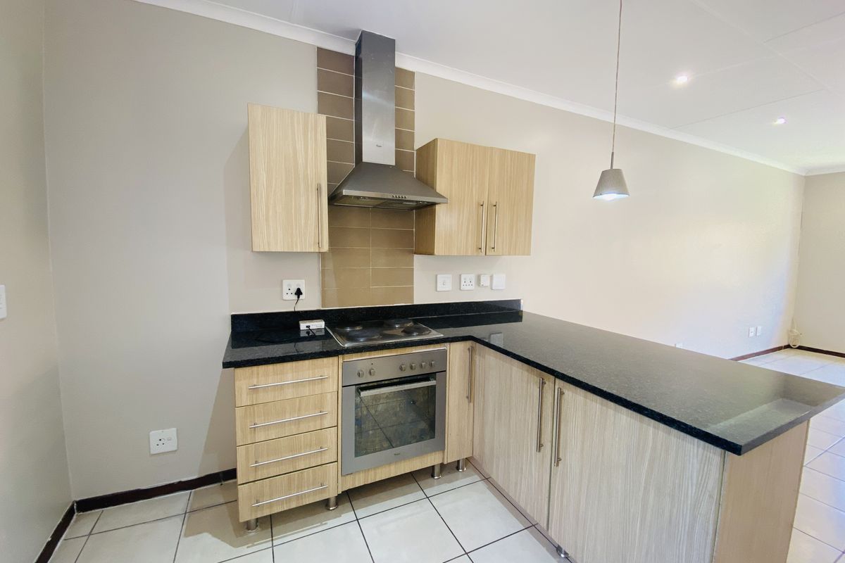 Stunning Three Bedroom Home In A Beautiful Estate - Photo 4