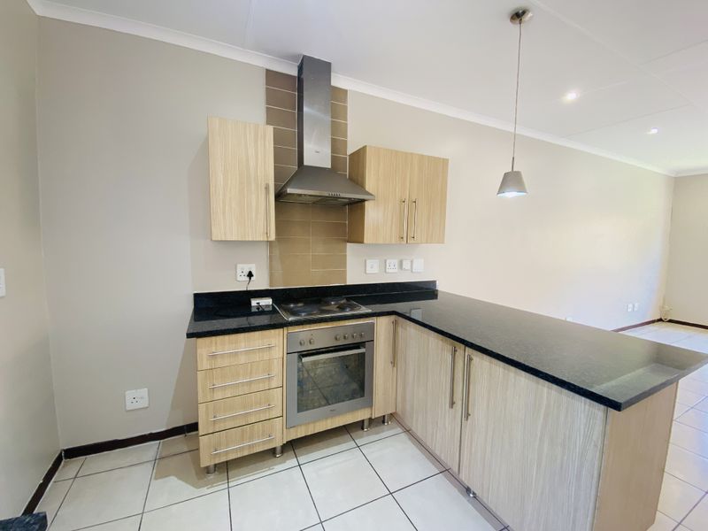 Stunning Three Bedroom Home In A Beautiful Estate - Photo 4