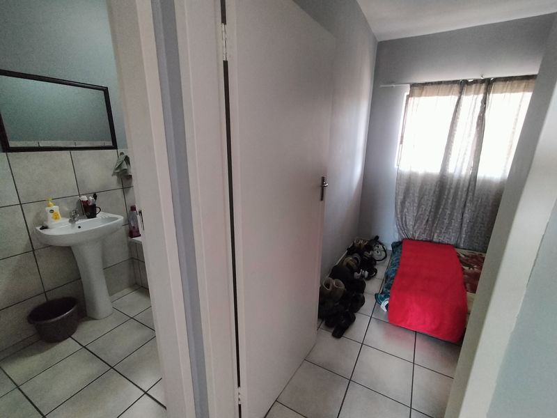 "Spacious apartment in Pretoria North, Pretoria - perfect for first-time buyers. - Photo 7