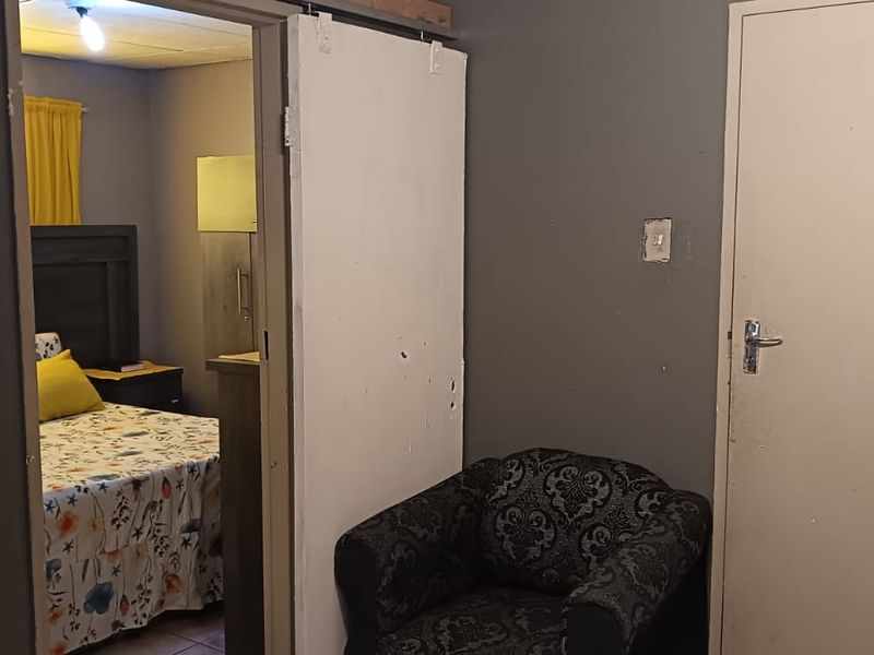 A Charming Starter Home with Exciting Potential in Avian Park, Worcester - Photo 7
