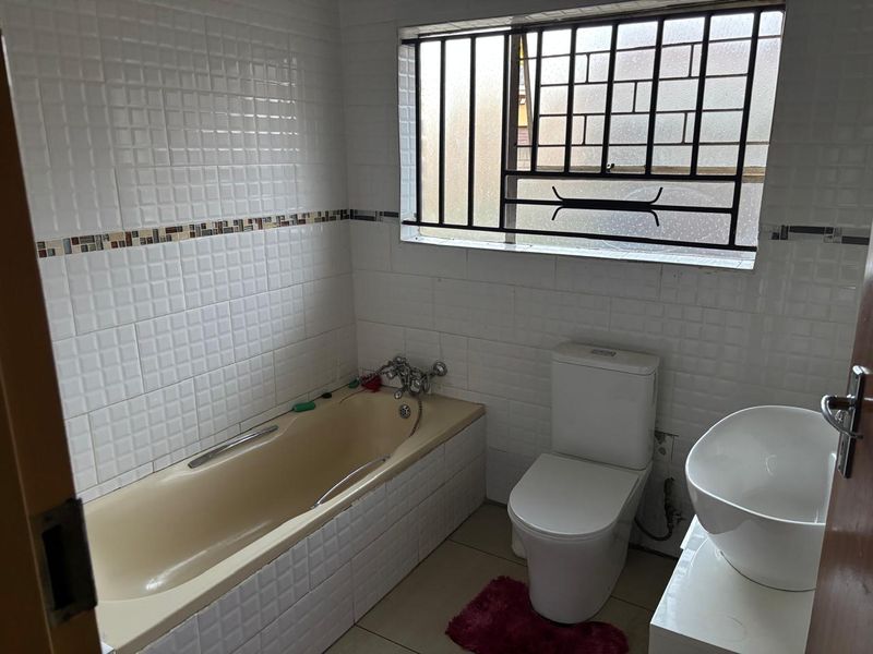 Spacious 3-Bedroom house for sale - Photo 10