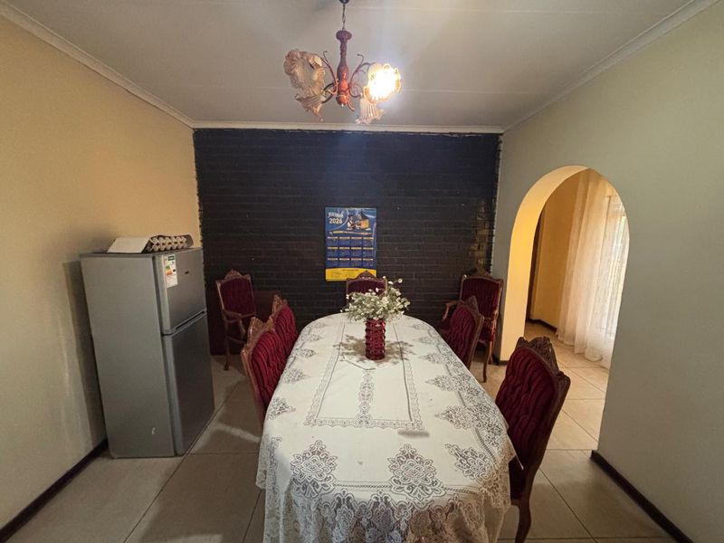 Spacious 3-Bedroom house for sale - Photo 3