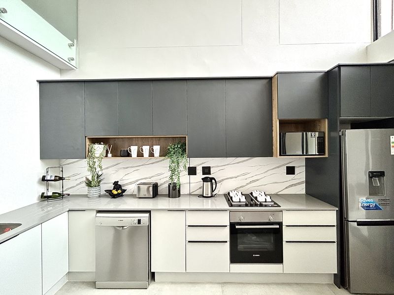 **Exquisite Apartment, Private Covered Balcony, Luxury Resort living.** - Photo 2