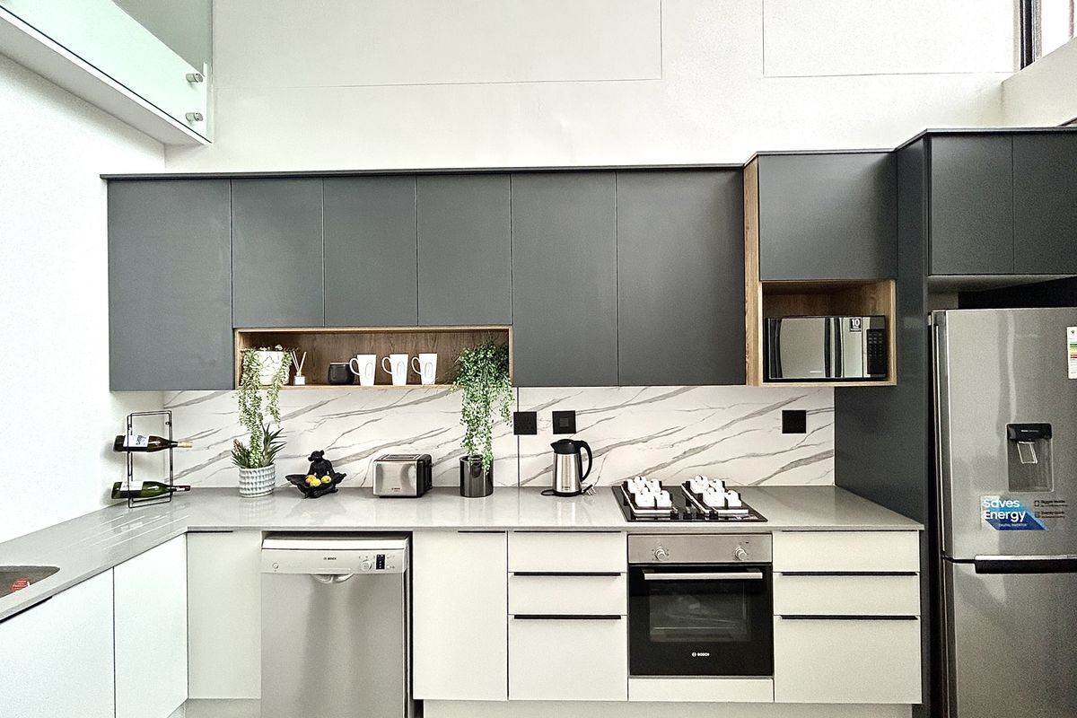 **Exquisite Apartment, Private Covered Balcony, Luxury Resort living.** - Photo 2