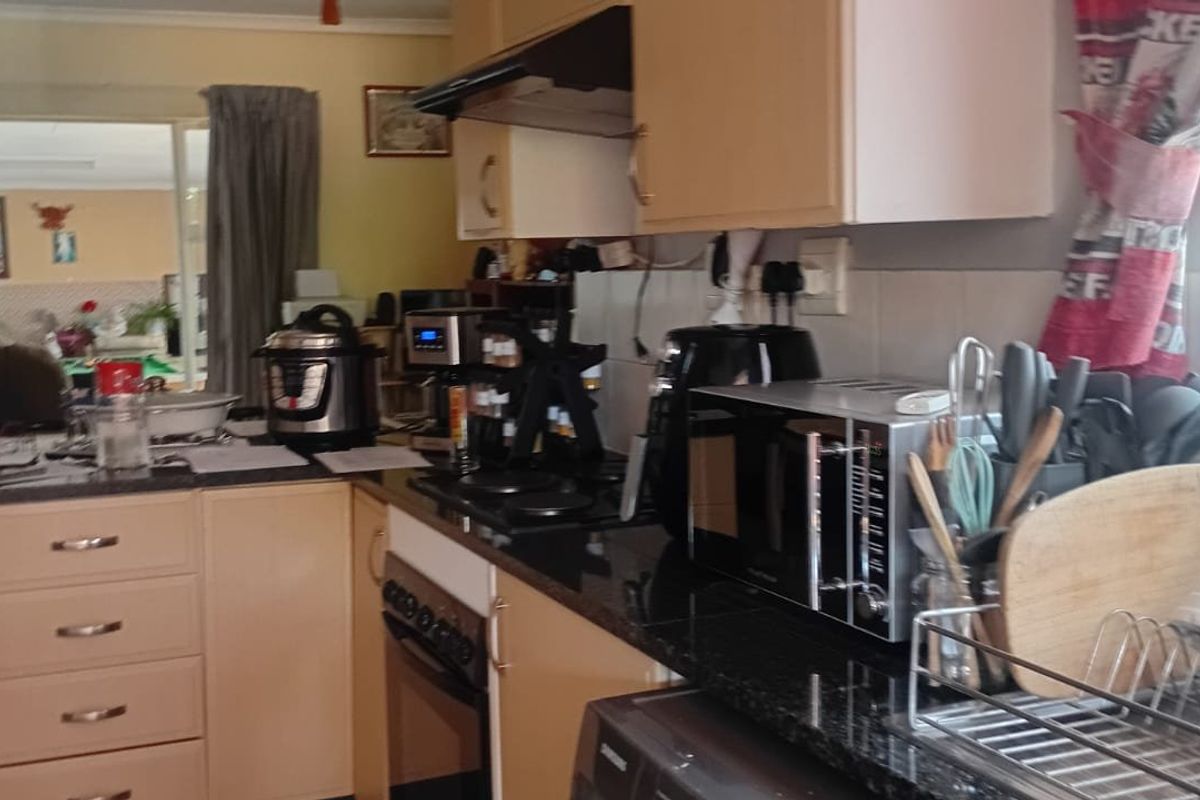 Comfortable and Secure Living in a Peaceful Complex - Photo 2