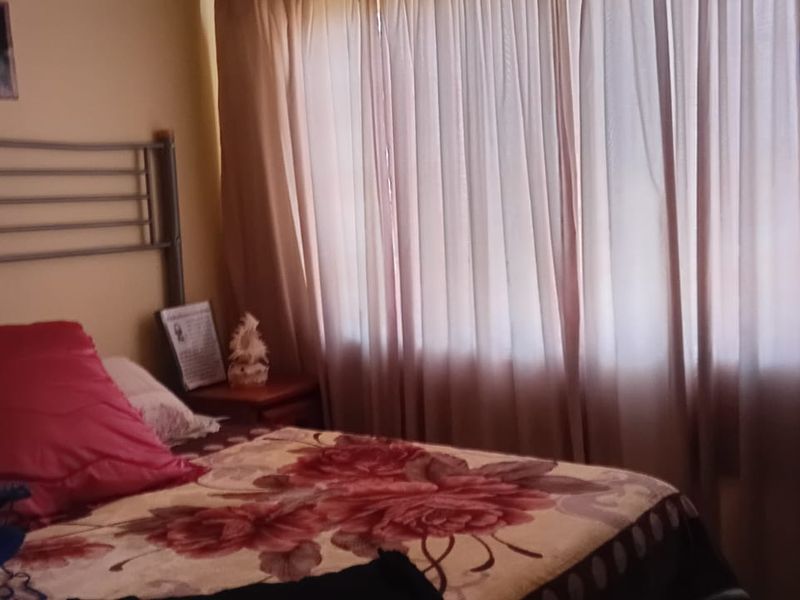 Comfortable and Secure Living in a Peaceful Complex - Photo 9