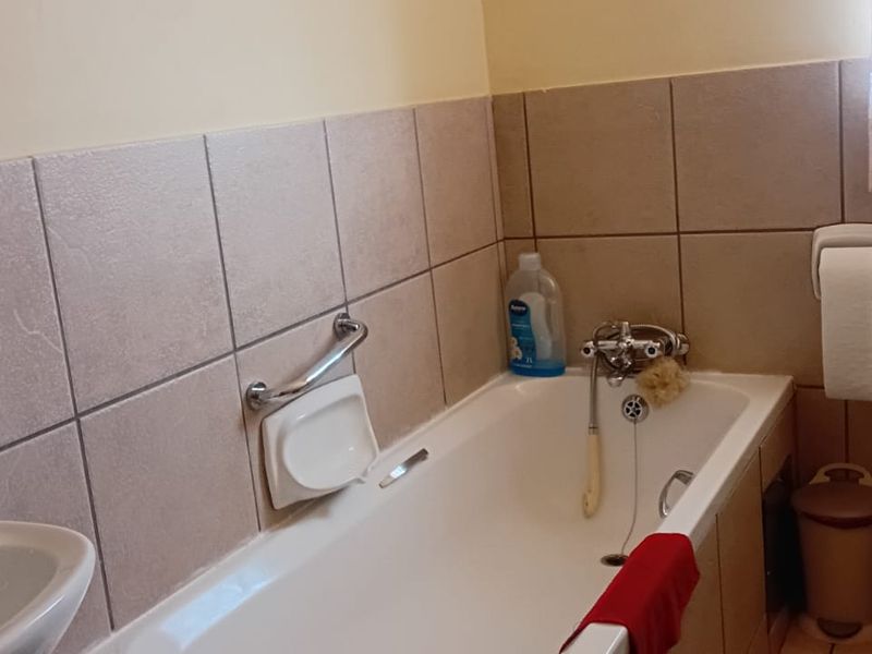 Comfortable and Secure Living in a Peaceful Complex - Photo 6