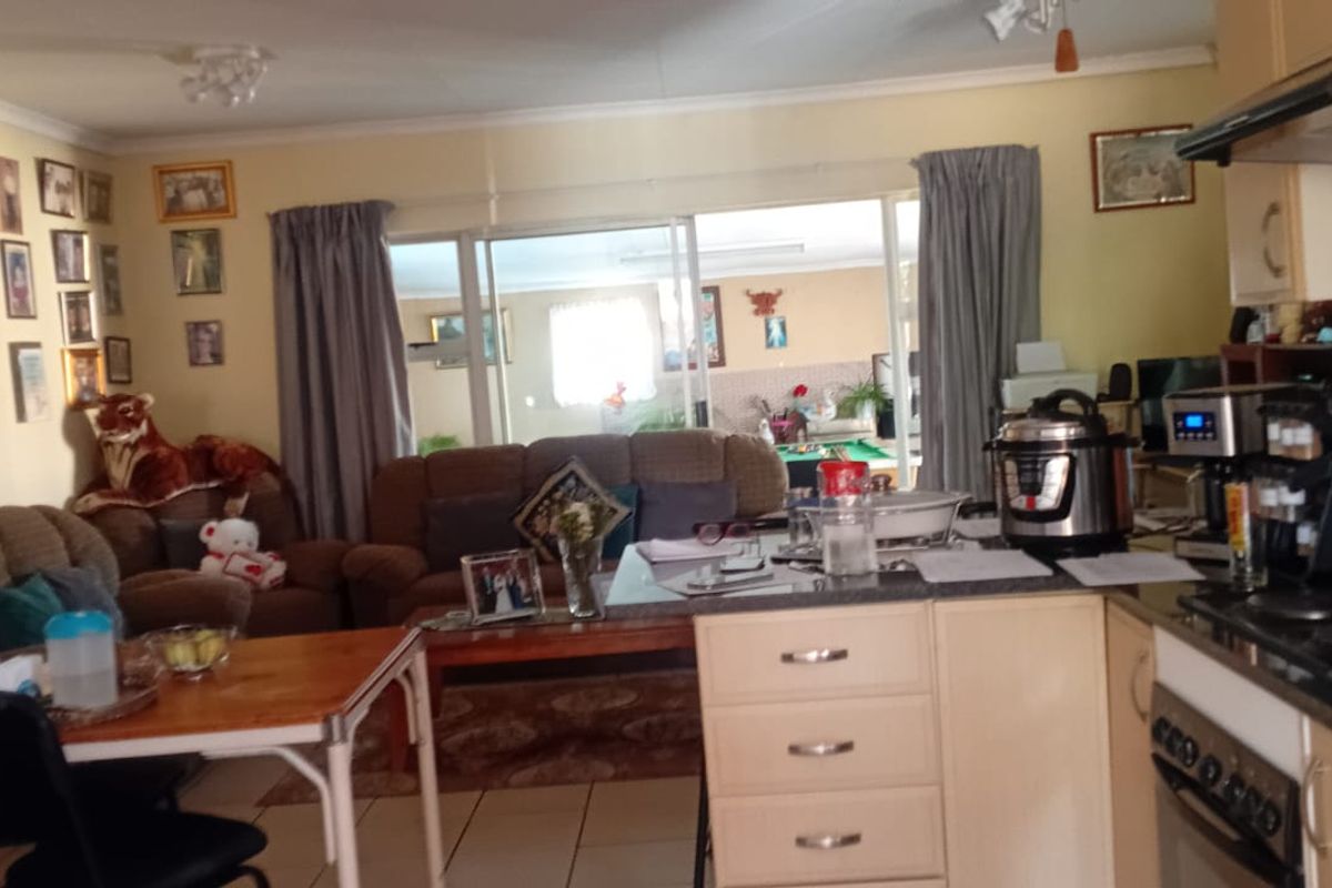 Comfortable and Secure Living in a Peaceful Complex - Photo 3