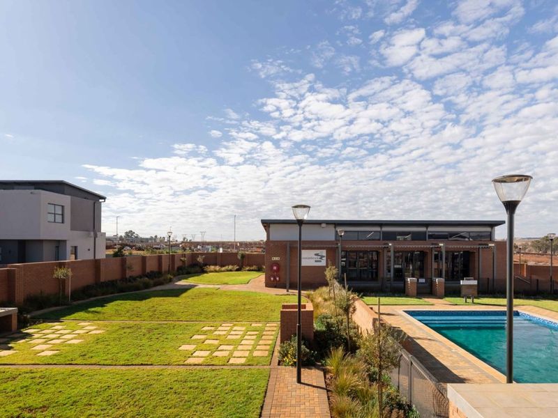Modern Double-Storey Family Home in Fountainbrook Estate - Photo 8