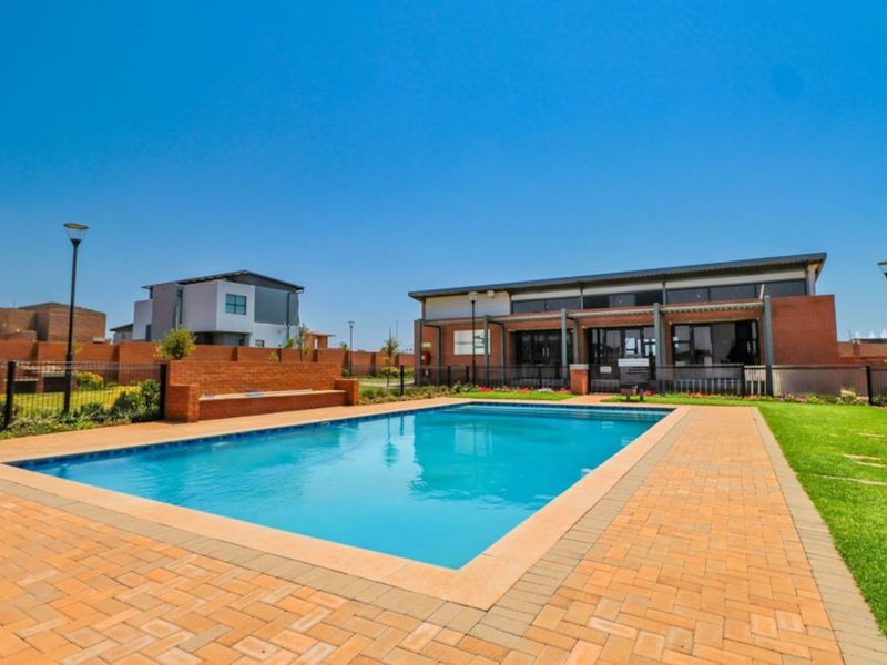 Modern Double-Storey Family Home in Fountainbrook Estate - Photo 7