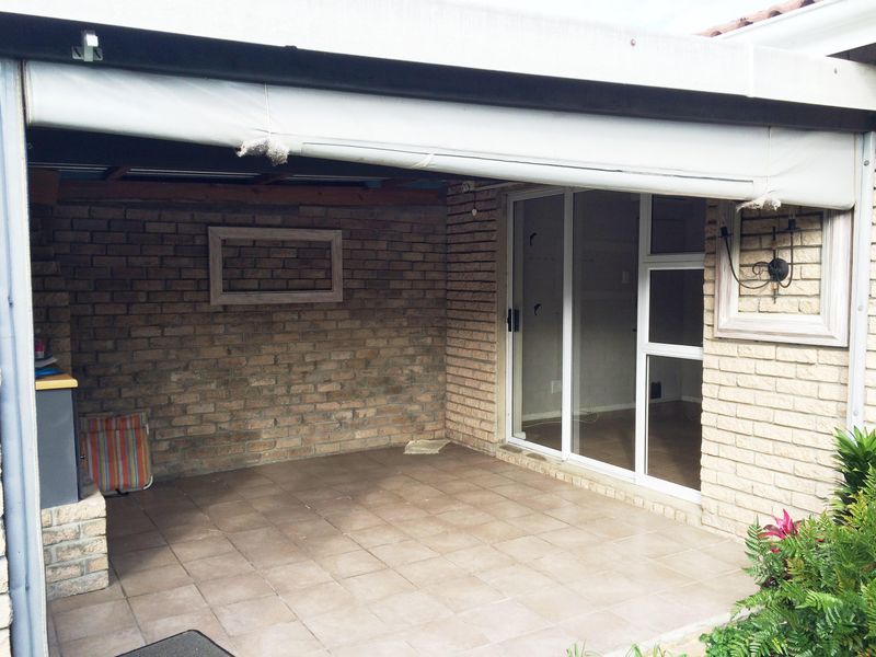 BRIDGEMEADE 2 BED 1 BATH HOUSE WITH SINGLE GARAGE AND POOL FOR RENT - Photo 3