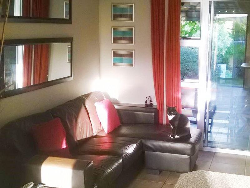 BRIDGEMEADE 2 BED 1 BATH HOUSE WITH SINGLE GARAGE AND POOL FOR RENT - Photo 4