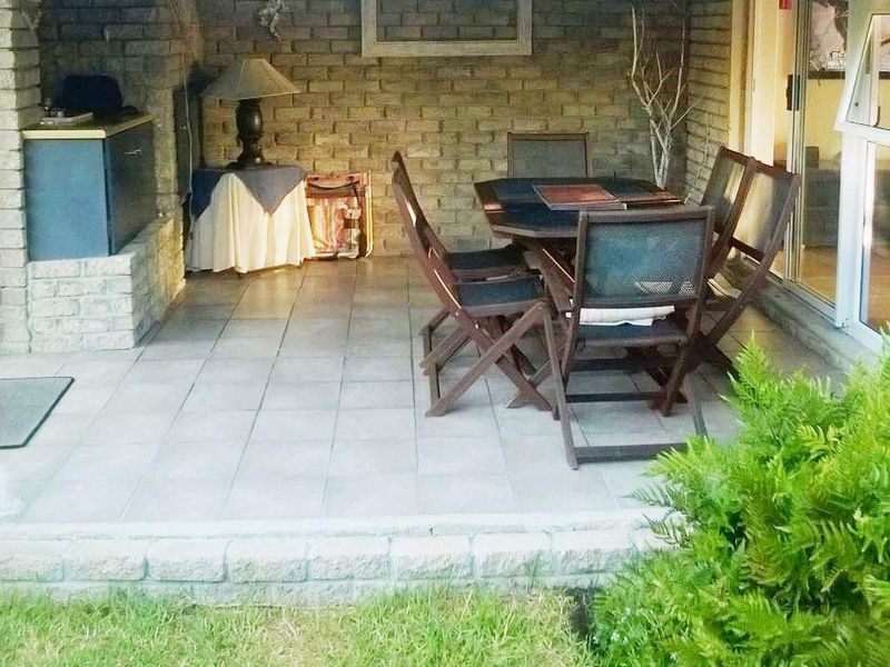 BRIDGEMEADE 2 BED 1 BATH HOUSE WITH SINGLE GARAGE AND POOL FOR RENT - Photo 2
