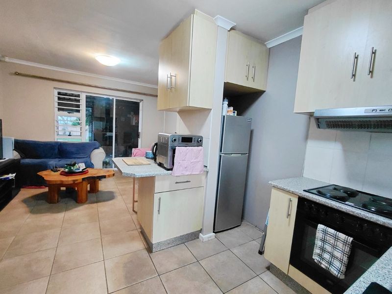 BRIDGEMEADE 2 BED 1 BATH HOUSE WITH SINGLE GARAGE AND POOL FOR RENT - Photo 3