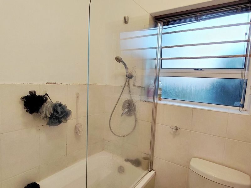 BRIDGEMEADE 2 BED 1 BATH HOUSE WITH SINGLE GARAGE AND POOL FOR RENT - Photo 8