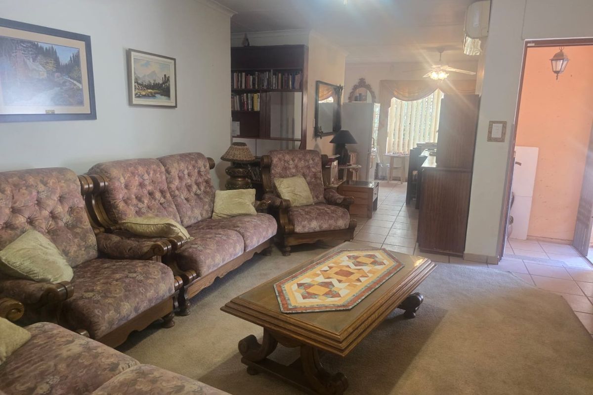 Spacious Family Home with Flatlet and Excellent Entertainment Areas - Photo 5