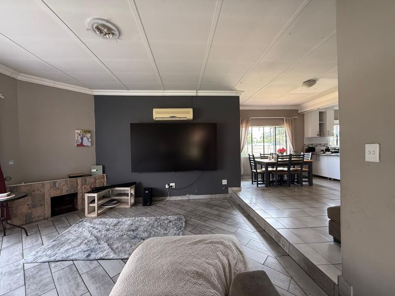 Single Level Spacious Family Home with Modern Comforts in Sinoville - Photo 10