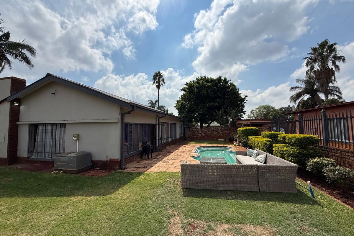 Single Level Spacious Family Home with Modern Comforts in Sinoville - Photo 4