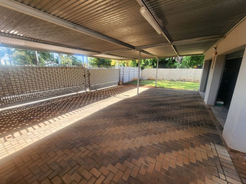 Single Level Spacious Family Home with Modern Comforts in Sinoville - Photo 3