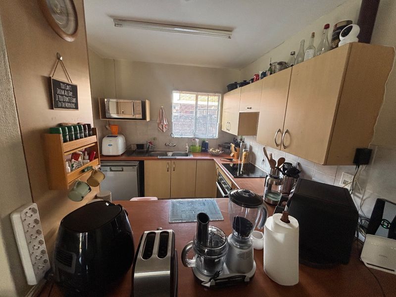 Stylish Double-Storey Townhouse with Private Garden - Photo 8