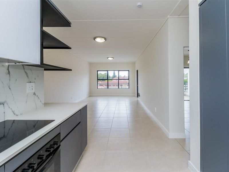 Immaculate Two Bedroom on First Floor - North East facing - Photo 3